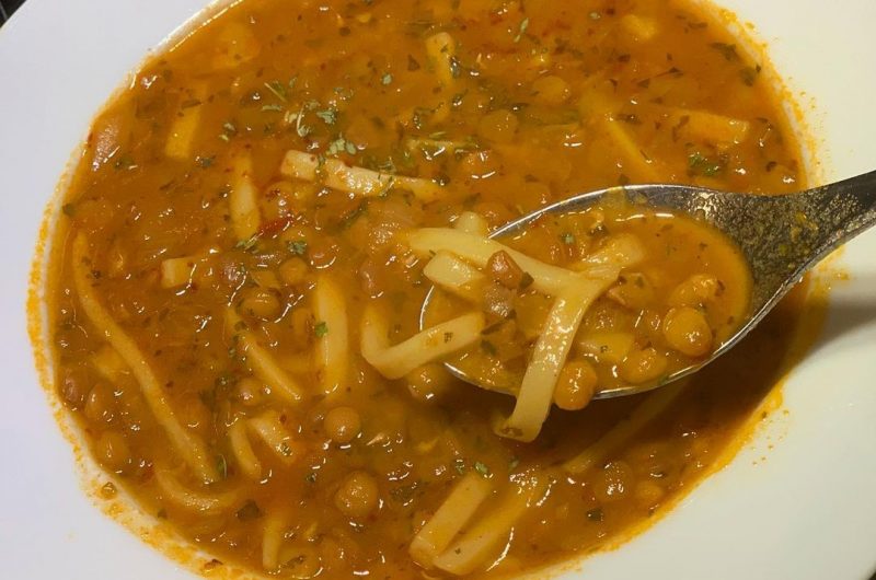 Erişteli Yeşil Mercimek Çorbası
