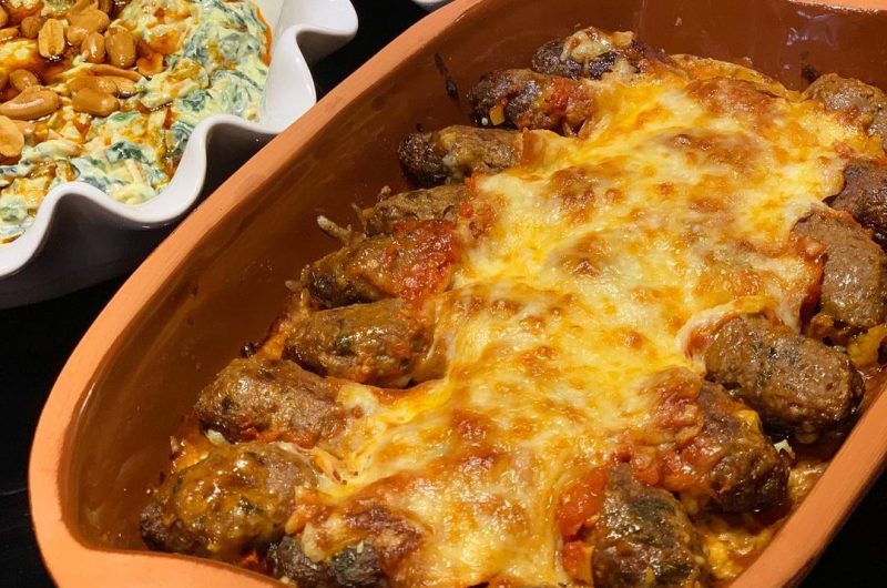 Domates Soslu Kaşarlı Köfte